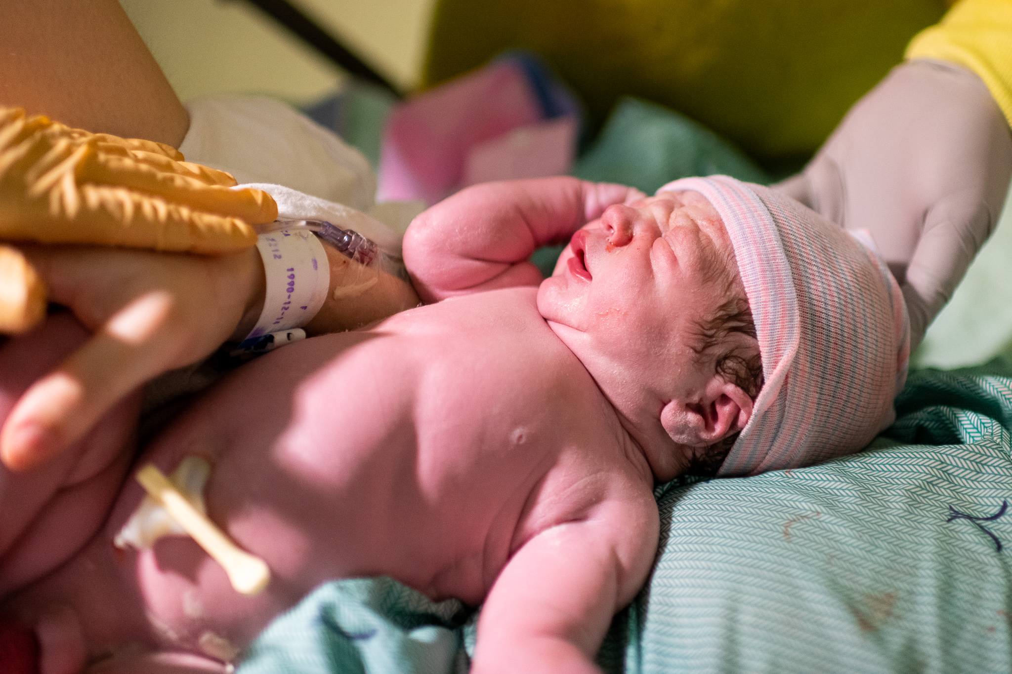 Photos de la naissance d'un bébé à l'hôpital.